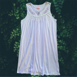 VTG Textured Embroidered Lavender Purple Nightgown Size M